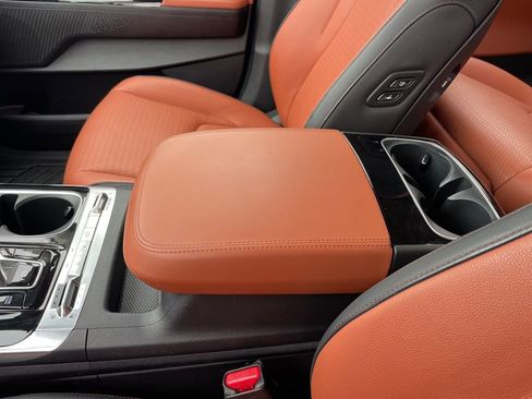 Certified 2024 Kia Carnival SX Prestige image 13