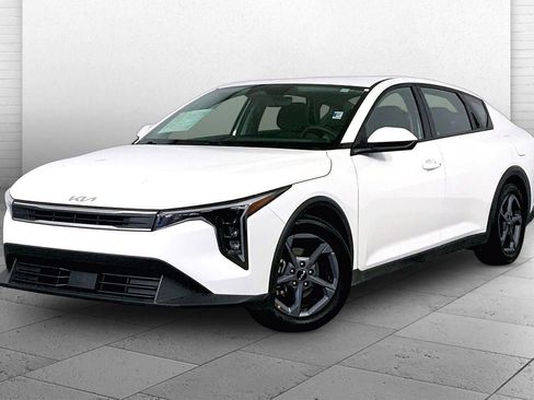 Used 2025 Kia K4 LXS image 12