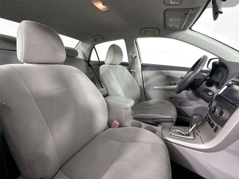 Used 2013 Toyota Corolla LE FWD image 33