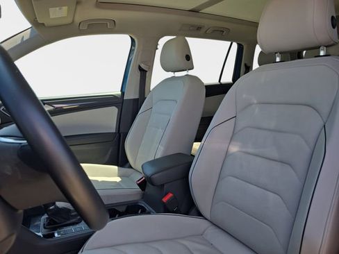 Used 2018 Volkswagen Tiguan SEL Premium AWD/4WD image 18