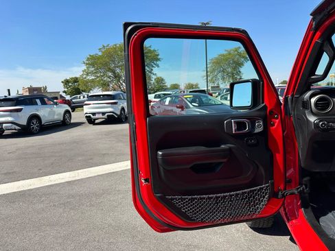 Used 2018 Jeep Wrangler Unlimited Sport S AWD/4WD image 11