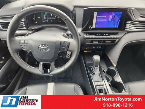Used 2025 Toyota Camry SE image 28