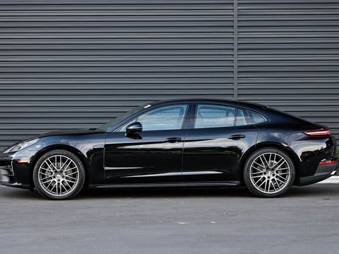 New 2025 Porsche Panamera 4 image 2