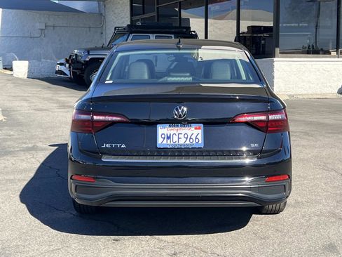 Certified 2024 Volkswagen Jetta SE w/ Panoramic Sunroof Package image 23