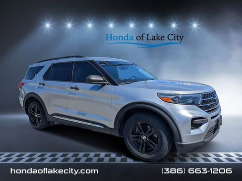 Used 2020 Ford Explorer XLT image 1