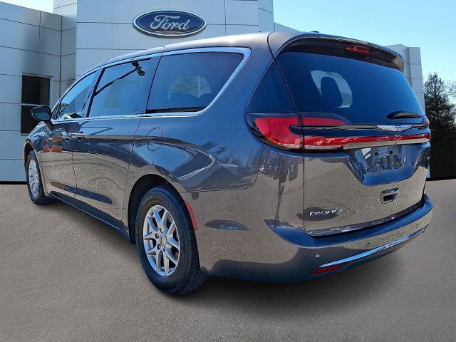 Used 2023 Chrysler Pacifica Touring-L FWD image 4