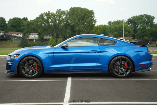 Used 2021 Ford Mustang Shelby GT500 w/ Carbon Fiber Track Pack RWD image 3
