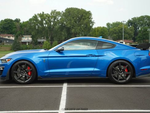 Used 2021 Ford Mustang Shelby GT500 w/ Carbon Fiber Track Pack RWD image 3