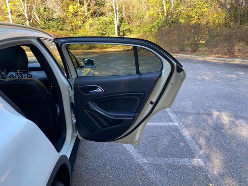 Used 2017 Mercedes-Benz GLA 250 4MATIC image 45