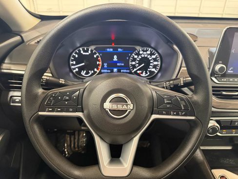 Used 2025 Nissan Altima 2.5 SV FWD image 16