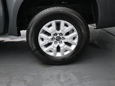 Used 2023 Nissan Frontier SV image 11