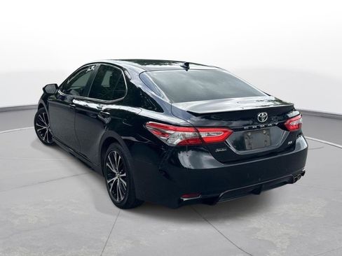Used 2019 Toyota Camry SE FWD image 8