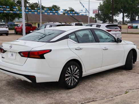 Used 2025 Nissan Altima 2.5 SV FWD image 19