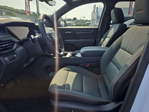 New 2026 GMC Acadia AT4 w/ Luxury Package AWD/4WD image 13