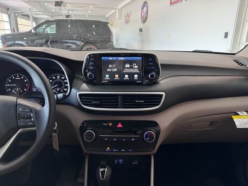Used 2020 Hyundai Tucson SE image 12