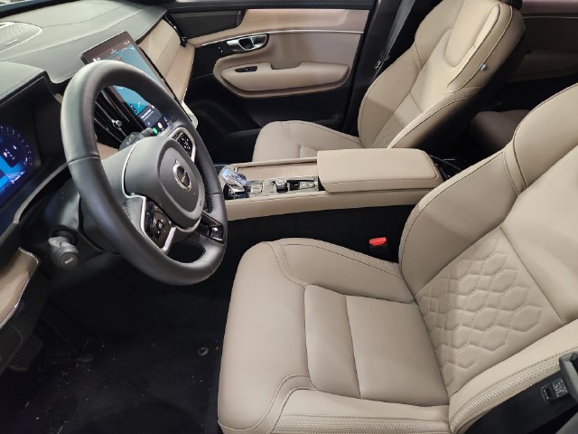 Certified 2026 Volvo XC90 B6 Plus w/ Protection Package Premier AWD/4WD image 14