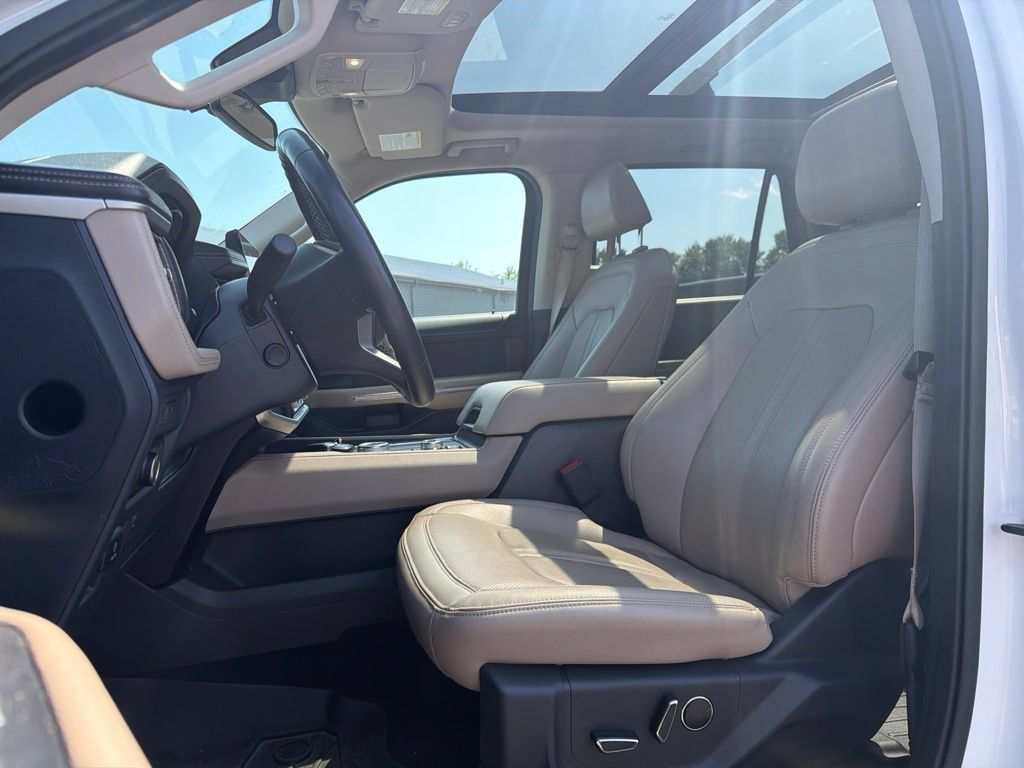 Used 2024 Ford Expedition Limited AWD/4WD image 9