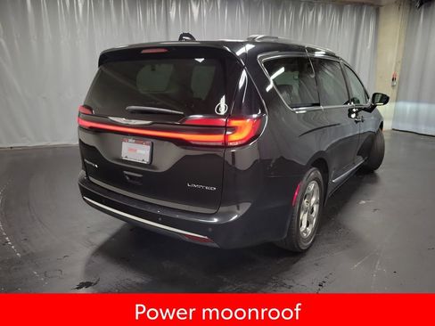 Used 2023 Chrysler Pacifica Limited FWD image 8