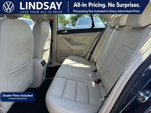 Used 2010 Volkswagen Jetta SE FWD image 14