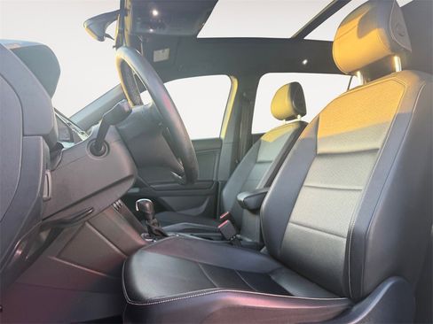 Used 2021 Volkswagen Tiguan SE R-Line image 9