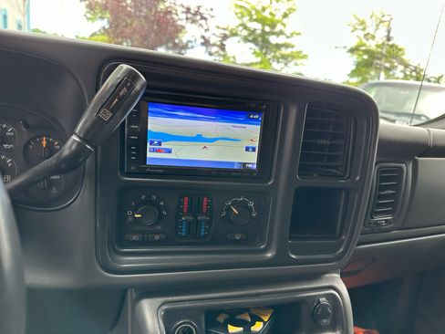 Used 2004 GMC Sierra 2500 SLE w/ Skid Plate Package image 23