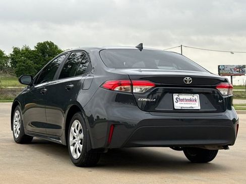 Used 2025 Toyota Corolla LE FWD image 6