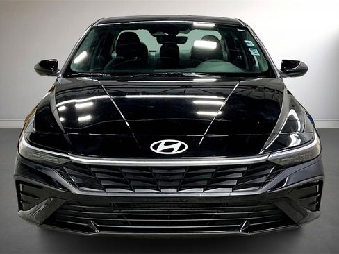 Used 2024 Hyundai Elantra SEL image 2