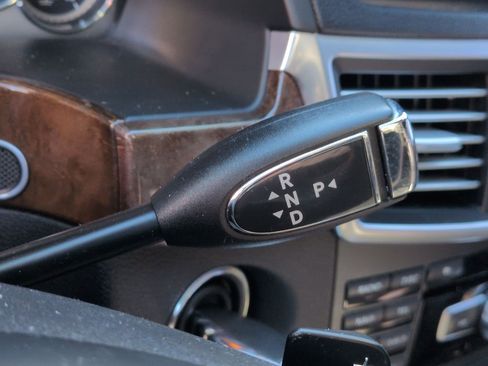 Used 2013 Mercedes-Benz E 350 Sedan image 26