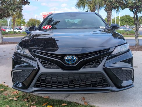 Certified 2024 Toyota Camry SE FWD image 3