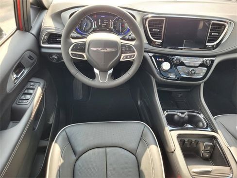 New 2026 Chrysler Pacifica Limited image 8