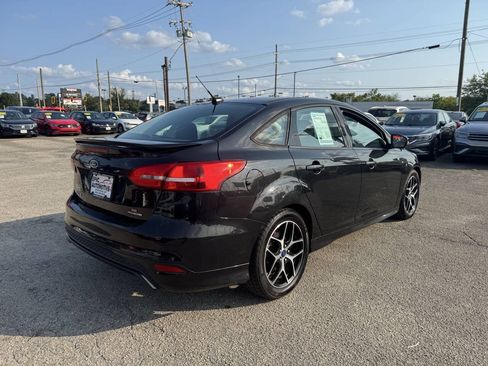 Used 2015 Ford Focus SE w/ SE Sport Package FWD image 6