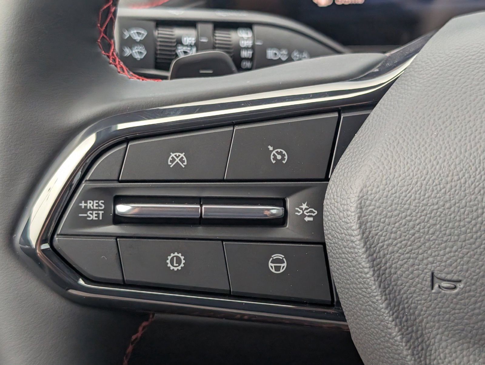 New 2027 Chevrolet Traverse RS w/ LPO, Assistance Package FWD image 18