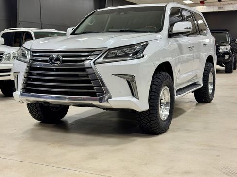 Used 2016 Lexus LX 570 4WD w/ Luxury Package image 2