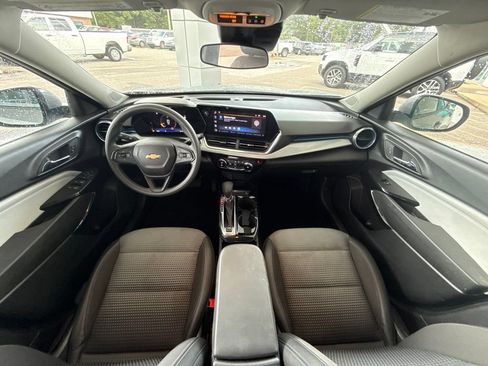 Used 2024 Chevrolet Trax LT FWD image 15