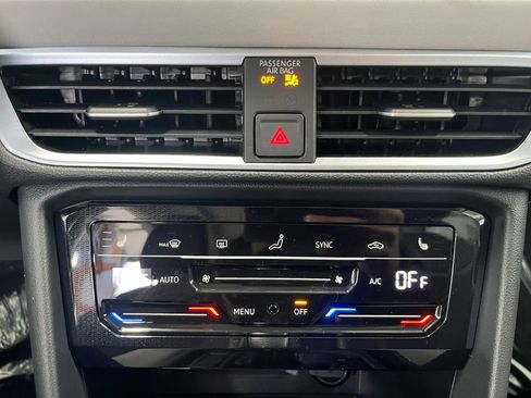 New 2025 Volkswagen Taos SE image 16
