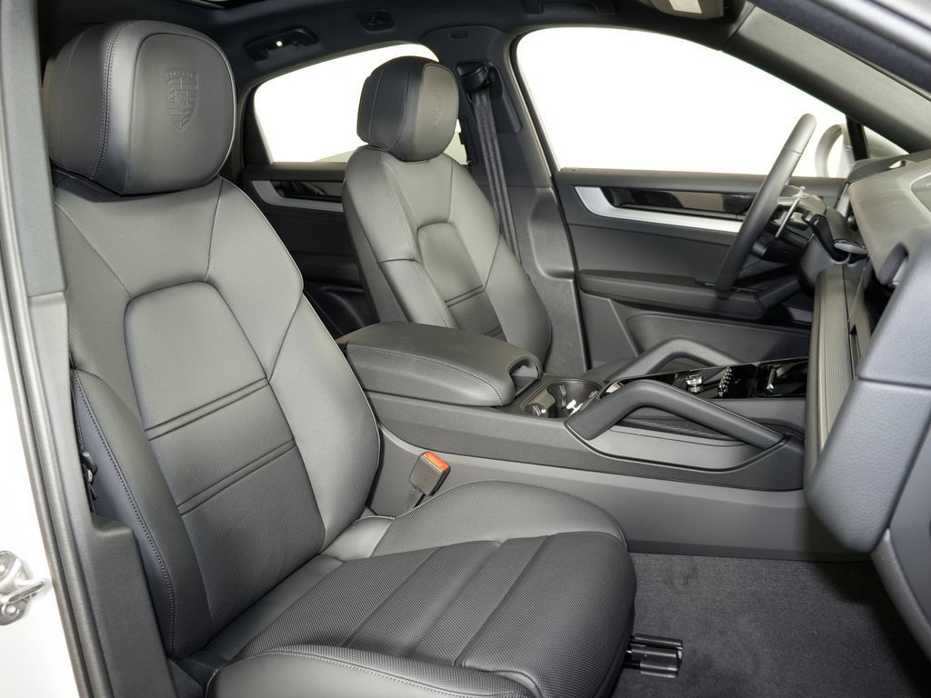 Certified 2026 Porsche Cayenne Coupe AWD/4WD image 39
