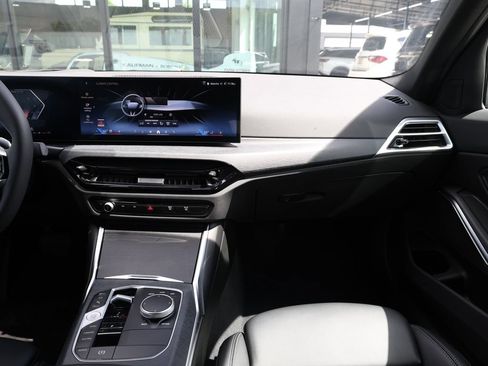 Used 2025 BMW 330i Sedan w/ Premium Package RWD image 26