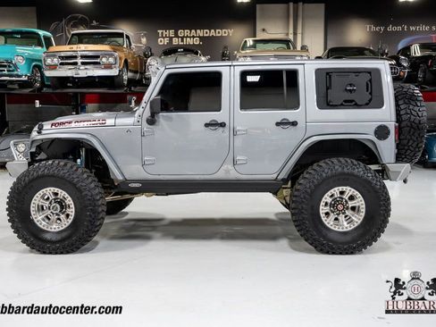 Used 2015 Jeep Wrangler Unlimited Rubicon w/ Connectivity Group AWD/4WD image 5