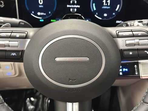Used 2025 Hyundai Tucson Limited AWD/4WD image 16