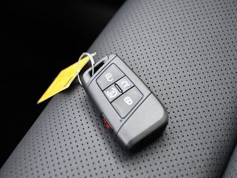 New 2026 Volkswagen Taos SEL image 17