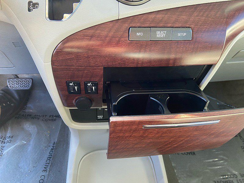 Used 2012 Toyota Sienna XLE w/ Entertainment Pkg FWD image 11