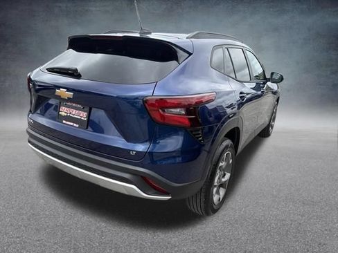 Used 2024 Chevrolet Trax LT w/ Driver Confidence Package FWD image 7