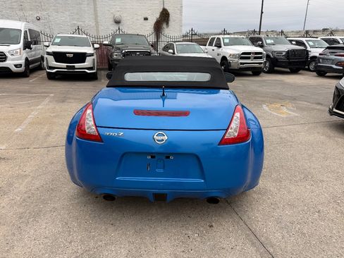 Used 2010 Nissan 370Z Touring image 5