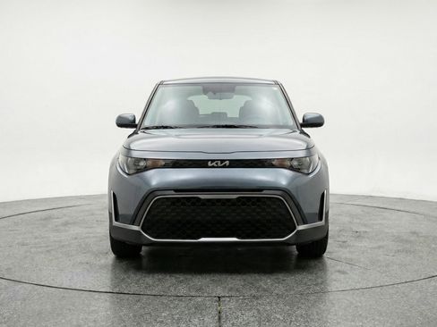 Used 2025 Kia Soul LX w/ LX Technology Package FWD image 2