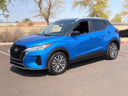 Used 2023 Nissan Kicks SV FWD image 2