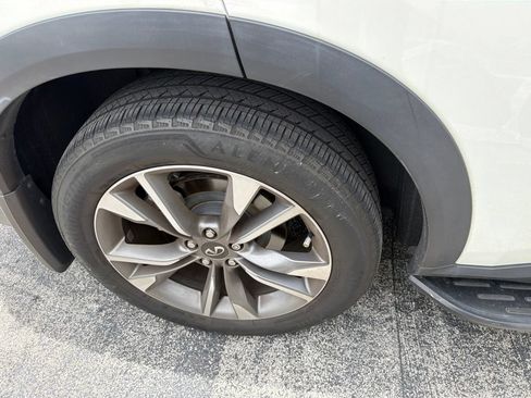 Used 2024 INFINITI QX60 Luxe w/ Performance Audio Package FWD image 3