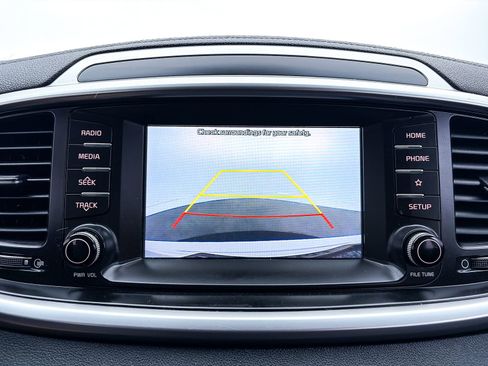Used 2019 Kia Sorento S FWD image 4