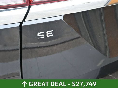 Used 2024 Volkswagen Atlas SE AWD/4WD image 13