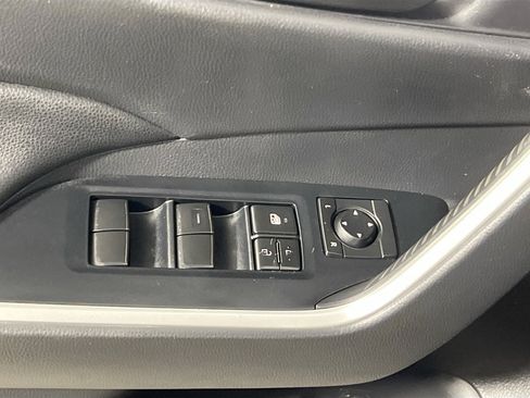 Used 2019 Toyota RAV4 LE FWD image 17