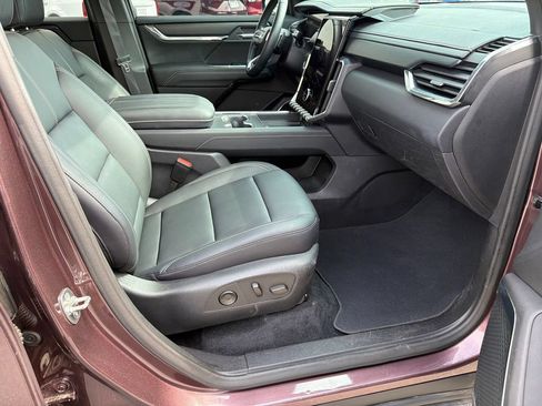 Used 2024 GMC Acadia Elevation w/ Luxury Package FWD image 13